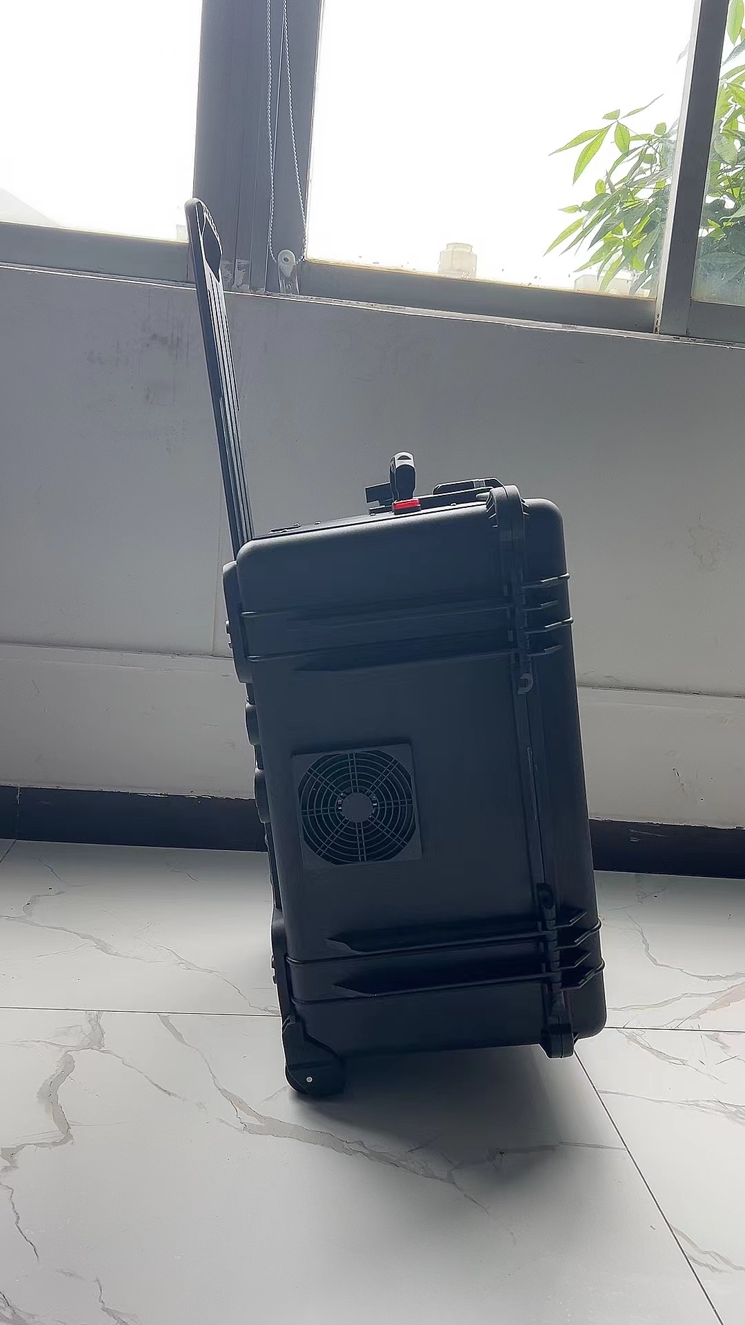 定州手拉箱型移动通信干扰器